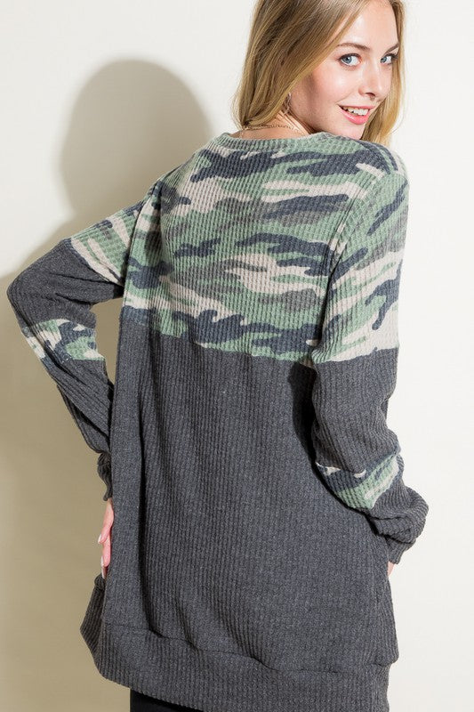 e Luna Plus Size - Cozy Camouflage Mix Top