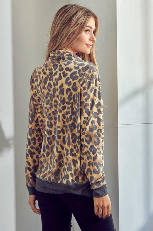 e Luna Plus Size - Cheetah Print Zip Up Sweatshirt